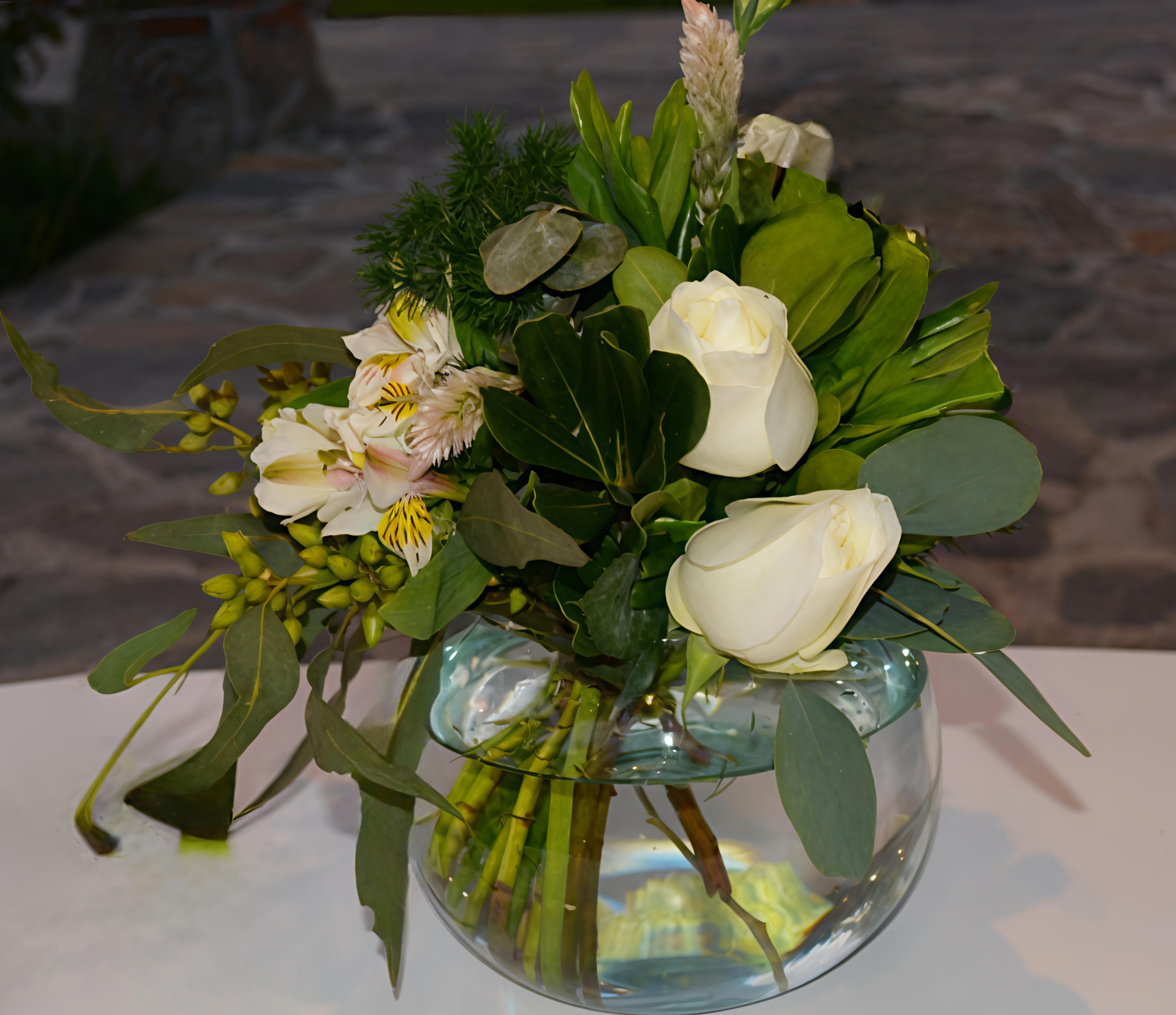 Mini Pecera con Follaje y Flores