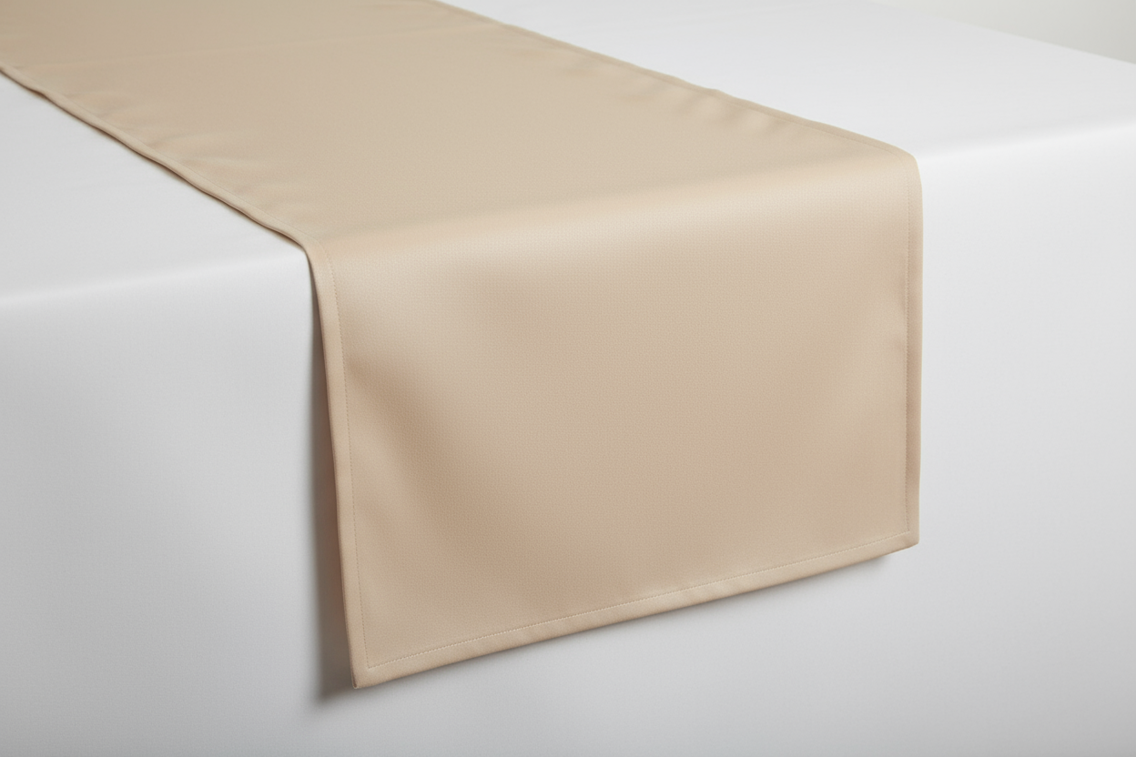 camino de mesa liso en tafeta color arena claro 